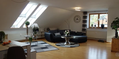 Monteurwohnung - Uslar - Helles geräumiges Wohn-Esszimmer  - Großes Appartement in Niedersachsen Nähe Göttingen, für bis 5 Personen geeignet