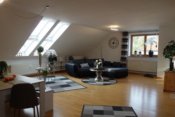 Monteurzimmer: Helles geräumiges Wohn-Esszimmer  - Großes Appartement in Niedersachsen Nähe Göttingen, für bis 5 Personen geeignet
