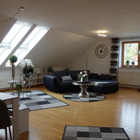 Monteurzimmer: Helles geräumiges Wohn-Esszimmer  - Großes Appartement in Niedersachsen Nähe Göttingen, für bis 5 Personen geeignet