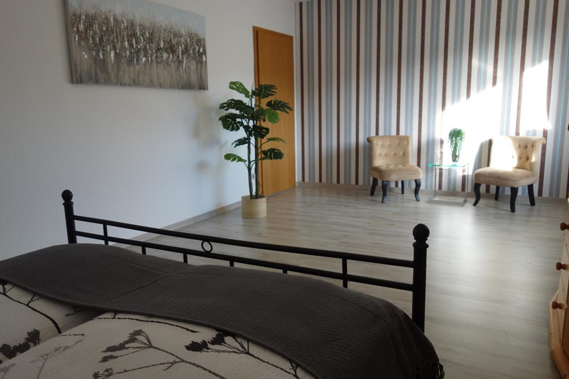 Monteurzimmer: Doppelbett zimmer mit Ausblick - Großes Appartement in Niedersachsen Nähe Göttingen, für bis 5 Personen geeignet