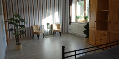Monteurwohnung - Uslar - Großes Schlafzimmer voll ausgestattet - Großes Appartement in Niedersachsen Nähe Göttingen, für bis 5 Personen geeignet