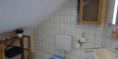 Monteurwohnung - Uslar - Badezimmer voll ausgestattet - Großes Appartement in Niedersachsen Nähe Göttingen, für bis 5 Personen geeignet