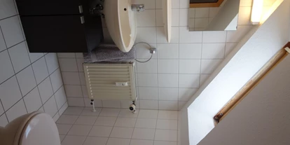 Monteurwohnung - Uslar - Separates Gäste WC - Großes Appartement in Niedersachsen Nähe Göttingen, für bis 5 Personen geeignet