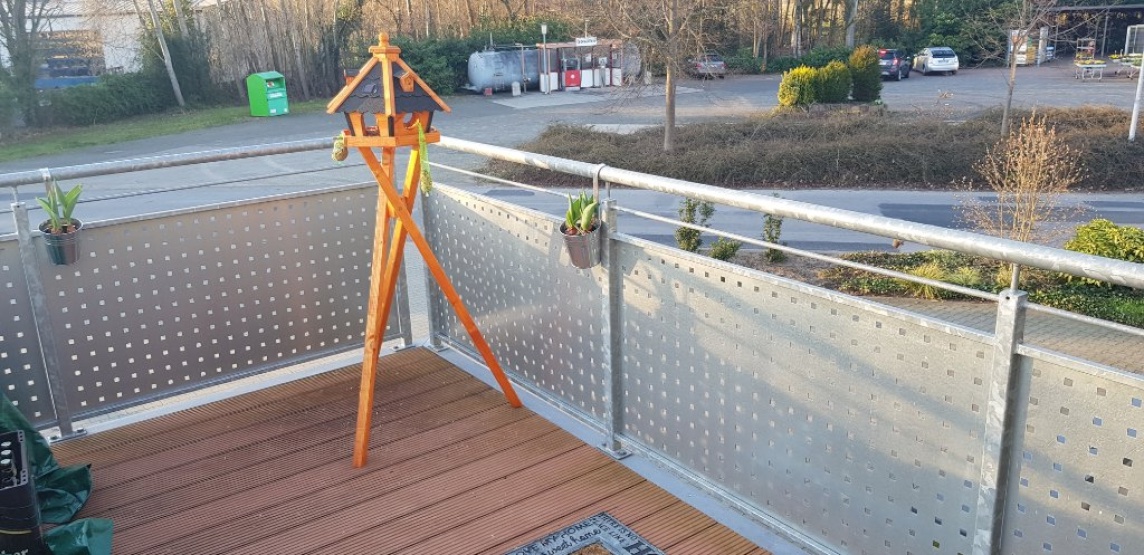 Monteurzimmer: Großer möblierter Balkon - Appartement Sütthoff