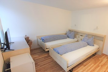 Monteurzimmer: Doppelzimmer mit eigener Dusche und WC - Hotel Sonne Boardinghouse
