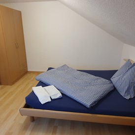 Monteurzimmer: Etagenzimmer mit Gemeinschafts-Bad sowie Gemeinschaftsküche - Hotel Sonne Boardinghouse