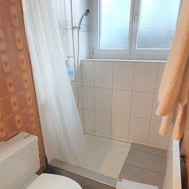 Monteurzimmer: Dusche Einzelzimmer und Doppelzimmer - Hotel Sonne Boardinghouse