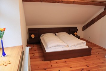 Monteurzimmer: Ferienwohnung Zum alten Landrat Schlafzimmer_oben - Zum alten Landrat