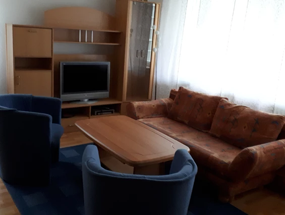 Monteurzimmer: Wohnzimmer mit Sitzgruppe incl. Schlafcouch für zweite Person - Marion 29 Eberhardt