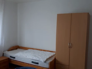 Monteurzimmer: Einzelbett und Schrank - Marion 29 Eberhardt