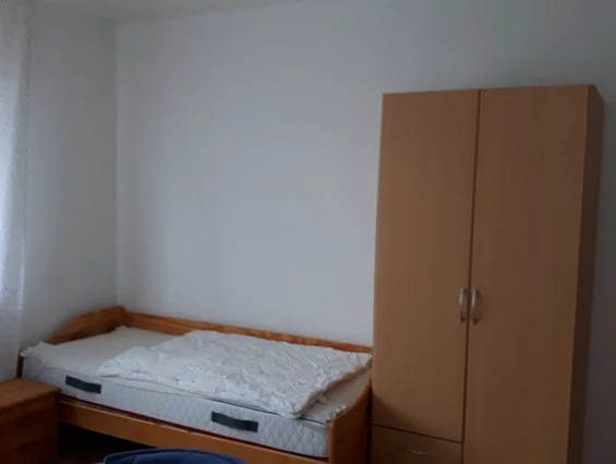 Monteurzimmer: Einzelbett und Schrank - Marion 29 Eberhardt