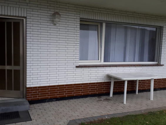 Monteurzimmer: Aussenansicht grosses Fenster - Marion 29 Eberhardt