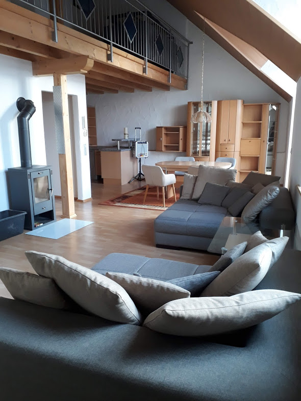 Monteurwohnung - Bettwäsche: Bettwäsche inklusive - Pfalz - Wohn Essbereich - Gästehaus Schütz