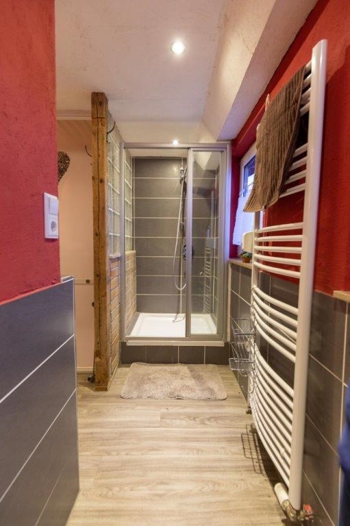 Monteurwohnung - Küche: eigene Küche - Schwäbische Alb - Dusche - Familie Köder 