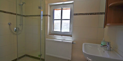 Monteurwohnung - PLZ 83301 (Deutschland) - Ferienwohnung Traunblick - Badezimmer - Ferienwohnungen und Apartments Zunhammer