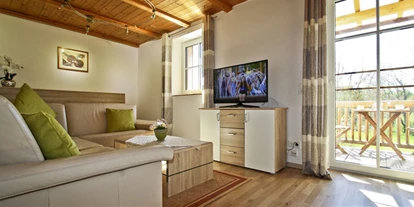 Monteurwohnung - PLZ 83301 (Deutschland) - Wohnzimmer der Ferienwohnung Traunblick - Ferienwohnungen und Apartments Zunhammer