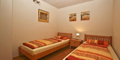 Monteurwohnung - PLZ 83301 (Deutschland) - Schlafzimmer der Ferienwohnung Sonne - Ferienwohnungen und Apartments Zunhammer