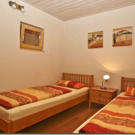 Monteurzimmer: Schlafzimmer der Ferienwohnung Sonne - Ferienwohnungen und Apartments Zunhammer