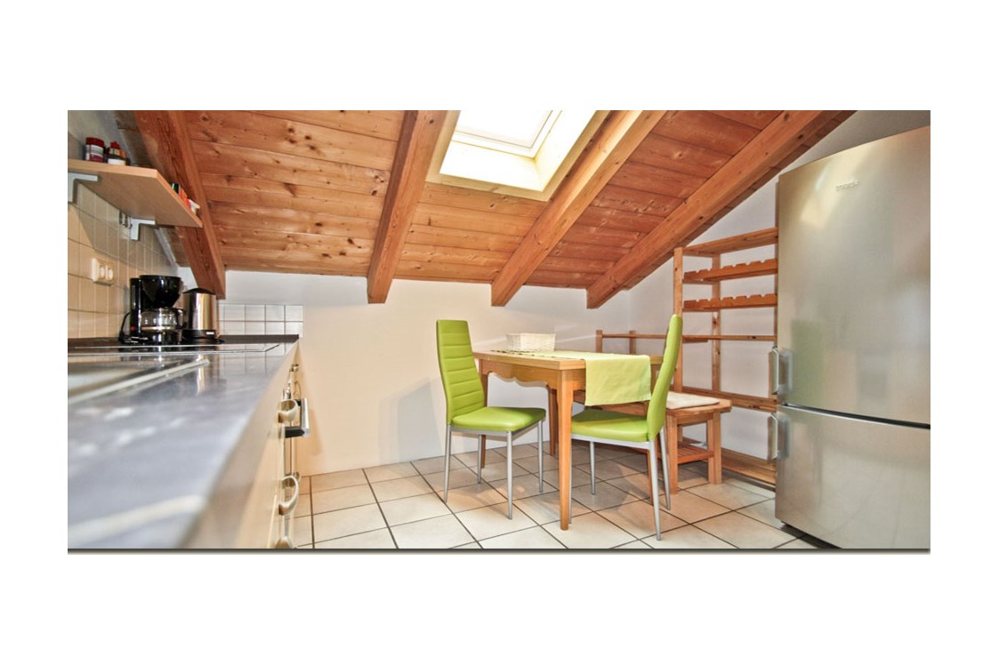 Monteurzimmer: Voll ausgestattete Küche der Fewo Bergblick - Ferienwohnungen und Apartments Zunhammer