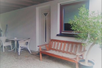Monteurzimmer: Blick auf den Eingang eines Zimmers. - Mainhardter Wald Haus Geiger