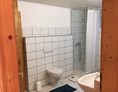 Monteurzimmer: Bad mit Dusche, WC  und Waschmaschine - Mainhardter Wald Haus Geiger