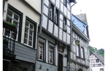 Monteurzimmer: Ferienhaus Altstadthaus am Holzmarkt Straßenansicht - Altstadthaus am Holzmarkt