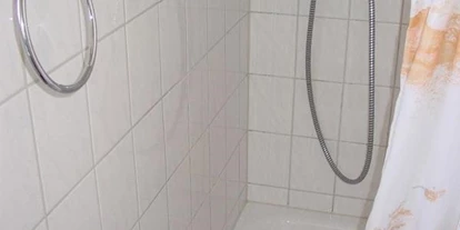 Monteurwohnung - Badezimmer: Gemeinschaftsbad - Wiesbaden - Möbliertes Zimmer in Hattersheim (zwischen Frankfurt/Main und Wiesbaden)