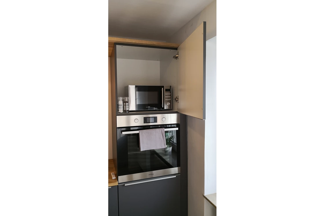 Monteurzimmer: Küche Backofen Mikrowelle Ferienwohnung Stadtblick - Storch Appertements