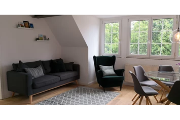 Monteurzimmer: Wohnzimmer Ferienwohnung Stadtblick - Storch Appertements
