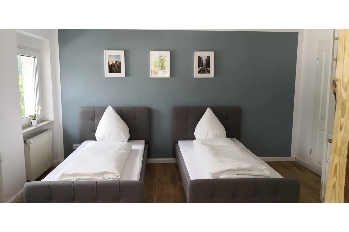 Monteurzimmer: Schlafzimmer Ferienwohnung Stadtblick - Storch Appertements