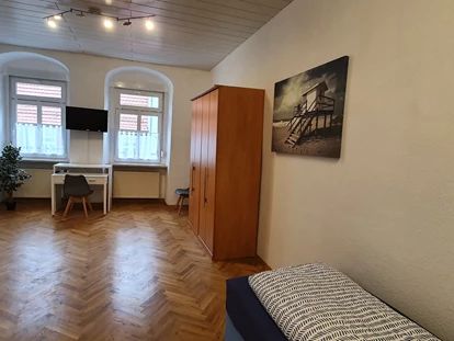 Monteurwohnung - Waschmaschine - Deutschland - Schlafraum der Monteurunterkunft in Großenhain - McGoodnight - Monteurwohnung Nähe Dresden, bis zu 10 Pers., ab 13,95€/p.P.