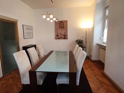 Monteurwohnung - Waschmaschine - Deutschland - Esstisch mit Stühlen - McGoodnight - Monteurwohnung Nähe Dresden, bis zu 10 Pers., ab 13,95€/p.P.