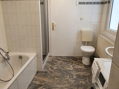 Monteurwohnung - Waschmaschine - Deutschland - Badezimmer - McGoodnight - Monteurwohnung Nähe Dresden, bis zu 10 Pers., ab 13,95€/p.P.