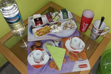 Monteurzimmer: Kaffee und Tee Köstlichkeiten. - Gästezimmer Manjola Bad Kreuznach ab 22,-