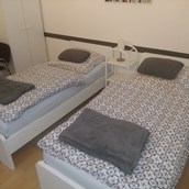Monteurzimmer: Betten mit hochwertigen Matratzen in der Monteurwohnung in Nauen nähe Berlin und Potsdam. - Kleines Gästehaus 30qm für 3 Personen in Nauen bei Berlin und Potsdam.