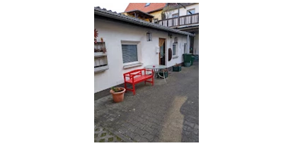 Monteurwohnung - TV - Falkensee - Gästehaus und Parkmöglichkeit vor dem Haus. - Kleines Gästehaus bei Berlin und Potsdam