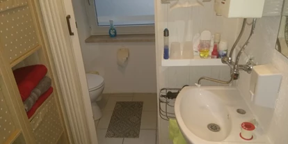 Monteurwohnung - TV - Falkensee - Badezimmer der Monteurwohnung in Nauen nähe Berlin und Potsdam. - Kleines Gästehaus bei Berlin und Potsdam
