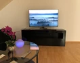 Monteurzimmer: Jedes Zimmer ist mit TV ausgestattet - Ferienwohnung mit 3 Schlafzimmern in Marsberg