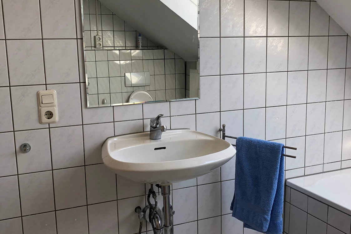 Monteurzimmer: Badezimmer - Ferienwohnung mit 3 Schlafzimmern in Marsberg