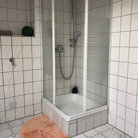 Monteurzimmer: Dusche - Ferienwohnung mit 3 Schlafzimmern in Marsberg