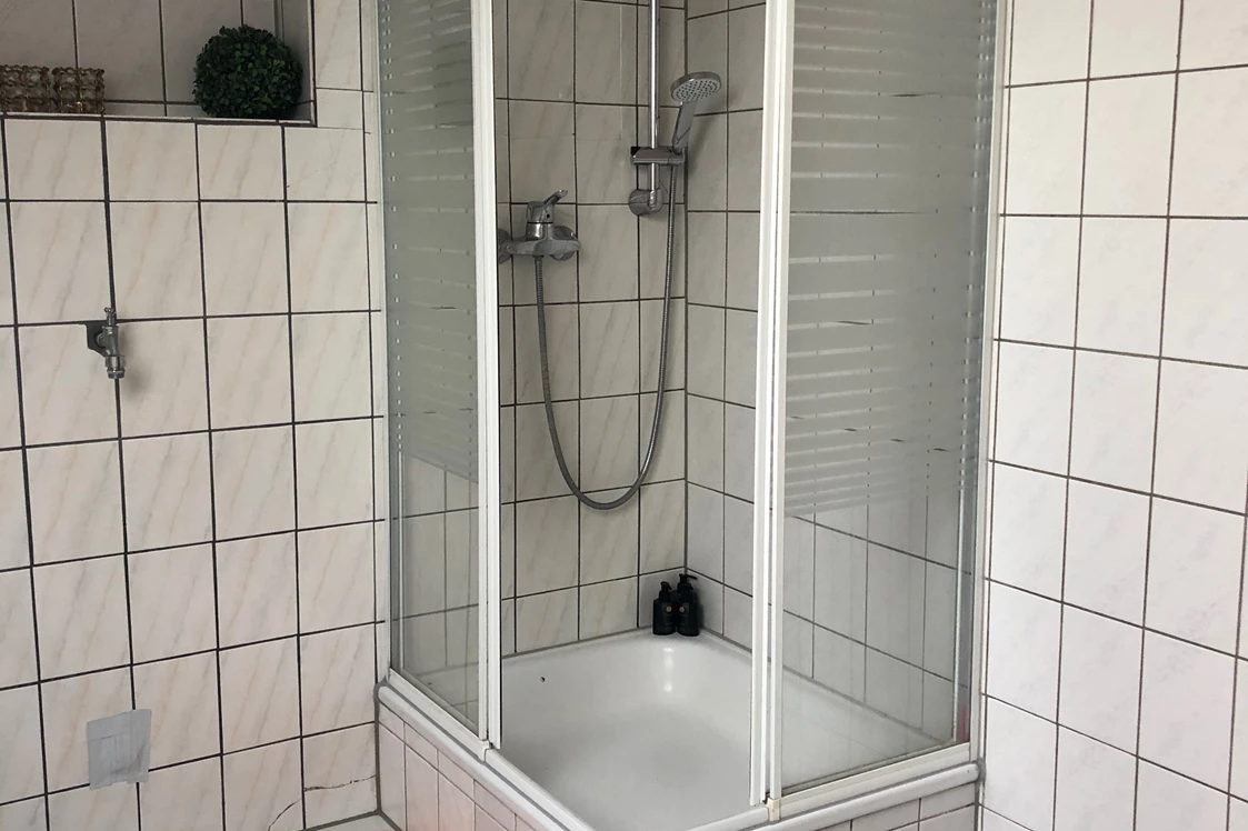 Monteurzimmer: Dusche - Ferienwohnung mit 3 Schlafzimmern in Marsberg