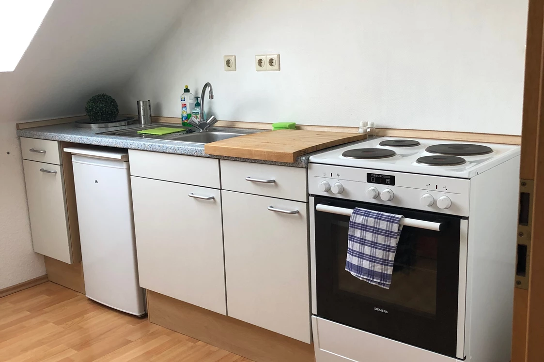 Monteurzimmer: Küche mit Herd ausgestattet - Ferienwohnung mit 3 Schlafzimmern in Marsberg