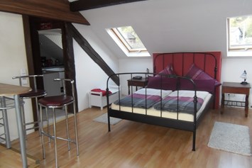 Monteurzimmer: Doppelbett im Dachstudio Runkel in Runkel an der Lahn - Dach-Studio Runkel