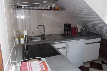 Monteurzimmer: Voll ausgestattete Küche in der Monteurunterkunft in Runkel an der Lahn. - Dach-Studio Runkel