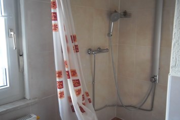 Monteurzimmer: Dusche der Monteurwohnung in Runkel an der Lahn. - Dach-Studio Runkel