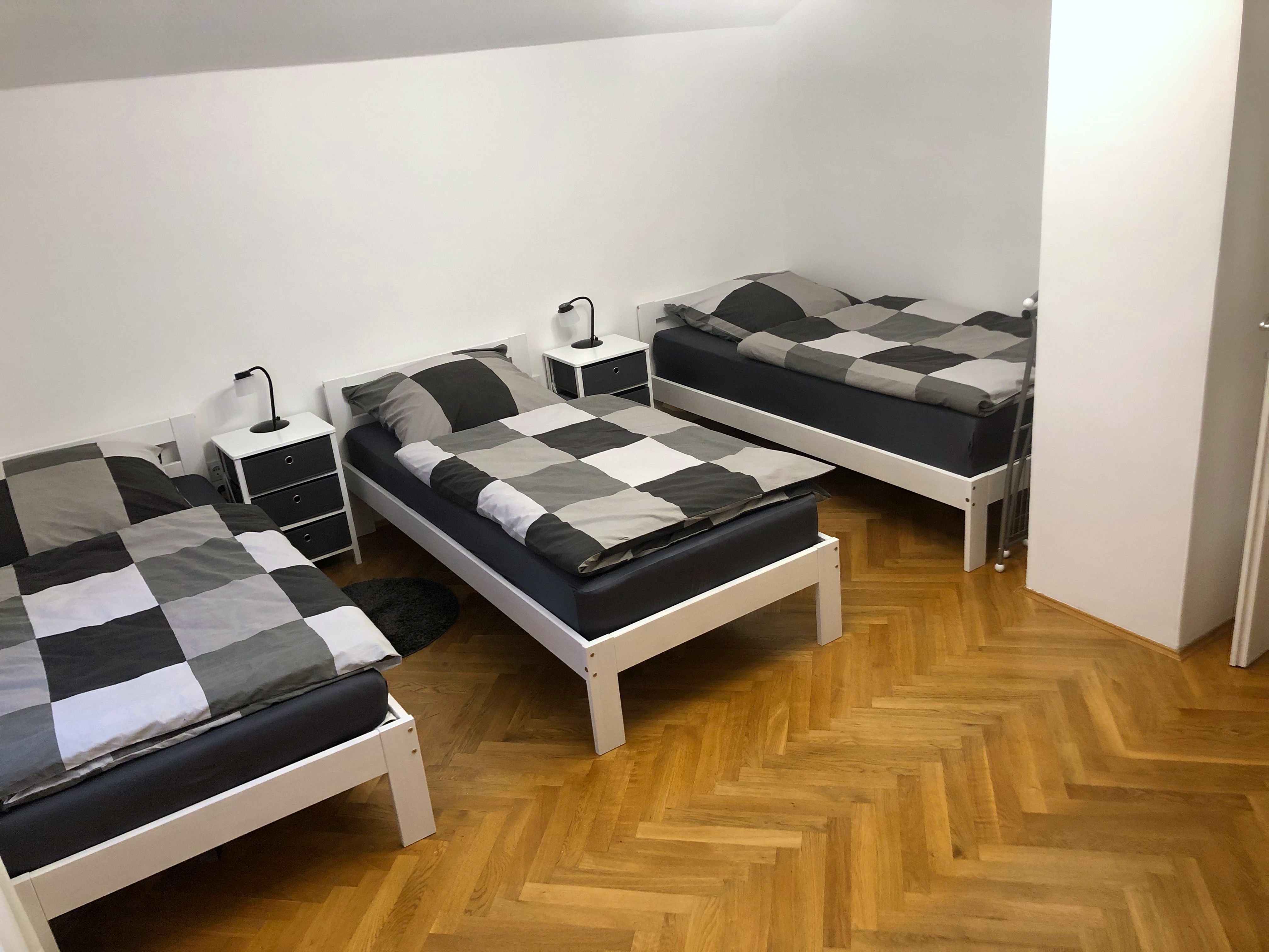 Monteurwohnung - PLZ 33335 (Deutschland) - Schlafzimmer - Monteurwohnung mit zwei Schlafzimmern und Einzelbetten