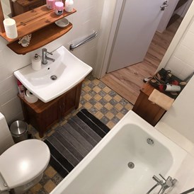 Monteurwohnung: WC/Bad - Monteurwohnung mit zwei Schlafzimmern und Einzelbetten