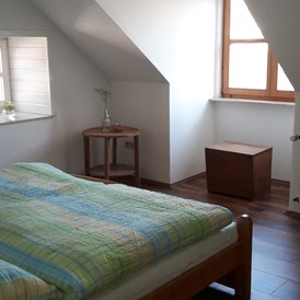 Monteurzimmer: Ein weiteres Schlafzimmer - Ferienwohnung "Wohnglück" im Gasthaus "Zur Krone"