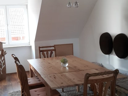 Monteurwohnung - Balkon - Deutschland - Esstisch - Ferienwohnung "Wohnglück" im Gasthaus "Zur Krone"