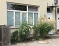 Monteurzimmer: Die größere Wohnung von der Straße aus gesehen. - Ferienwohnungen Stenzel in Laer bei Münster